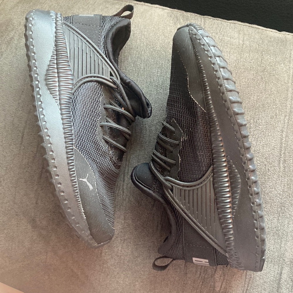 12c black pumas